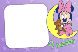 Moldura Álbum do Bebê - Minnie 9 Meses Minnie bebê lua, ursinho, texto '9 MESES', moldura quadrada, fundo lilás estrelas.