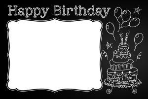 Moldura Comemorativa - Aniversário Chalkboard Birthday Escrita giz 'Happy Birthday', bolo, balões, fundo de quadro negro.