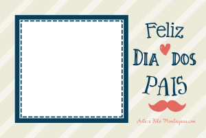 Moldura Comemorativa - Dia dos Pais Bigode frase 'Feliz Dia dos Pais', moldura azul, fundo listrado bege claro.