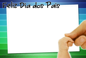 Moldura Comemorativa - Dia dos Pais frase 'Feliz Dia dos Pais', mão adulto segurando mão bebê, fundo listrado verde e azul.