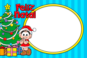 Moldura Natal - Mônica Mônica vestida de mamae noel, arvore de natal com presentes, moldura oval amarela, fundo azul claro listrado.