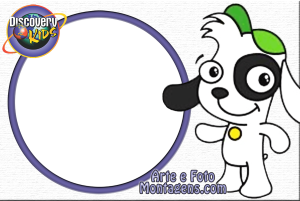 Moldura Personagens - Doki Cachorrinho Doki sorrindo, logo Discovery Kids, moldura circular azul escura, fundo branco texturizado.