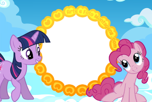 Moldura Personagens - Little Pony Twilight Sparkle e Pinkie Pie My Little Pony, moldura amarela formato flor, fundo céu azul nuvens.