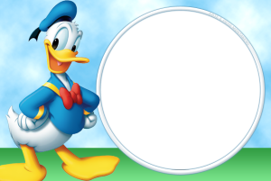 Moldura Personagens - Mickey Pato Donald Pato Donald, fundo grama verde e céu azul, moldura branca fina redonda.