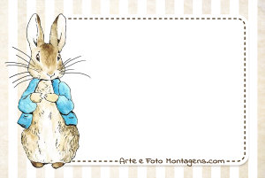 Moldura Personagens - Peter Rabbit Pedro Coelho (Peter Rabbit), casaco azul, moldura retangular branca borda tracejada, fundo listrado bege.