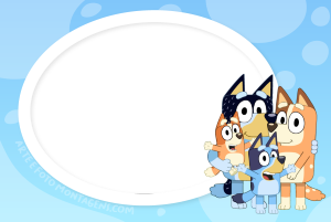 Moldura Personagens - Bluey Família Heeler (Bluey, Bingo, Bandit, Chilli), moldura oval borda branca, fundo azul claro círculos.