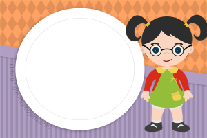 Moldura Personagens - Chaves Chiquinha Baby Chiquinha animada chibi, óculos, vestido verde, moldura circular cinza clara, fundo painéis laranja roxo.