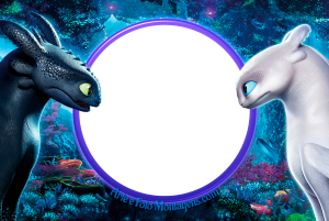 Moldura Personagens - Como Treinar O Seu Dragao Furia Da Luz Banguela Dragões Banguela e Fúria da Luz, Soluço centro moldura circular branca borda roxa, fundo caverna mágica.