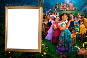 Moldura Personagens - Encanto Familia Família Madrigal completa (Encanto), pose grupo floresta, Casa Madrigal arco-íris, moldura retangular vertical marrom borda dourada.