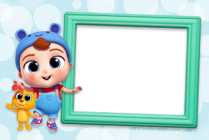 Moldura Personagens - Little Angel Joaozinho Menino Joãozinho Little Angel, chapéu urso, cachorro, moldura quadrada verde-água, fundo azul círculos.