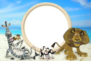 Moldura Personagens - Madagascar Alex, Marty, Rei Julien, Pinguins Madagascar, praia, moldura circular bege borda dupla.