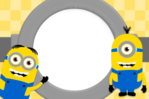 Moldura Personagens - Meu Malvado Favorito Minions 2 Dois Minions chibi sorrindo, moldura cinza formato porca, fundo quadriculado amarelo.