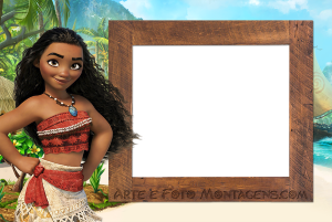 Moldura Personagens - Moana Praia Moana sorrindo praia, palmeiras, moldura quadrada borda madeira rústica.