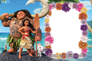 Moldura Personagens - Moana Moana, Maui, Pua, HeiHei, praia, moldura retangular vertical branca borda flores tropicais.