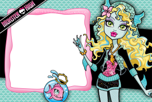 Moldura Personagens - Monster High Lagoona Blue Monster High, peixinho Neptuna, moldura rosa irregular, fundo azul escamas.