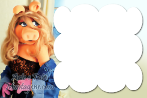 Moldura Personagens - Muppets Piggy Miss Piggy Muppets, pose glamourosa, moldura branca formato nuvem.