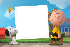 Moldura Personagens - Snoopy Filme Snoopy e Charlie Brown, Woodstock, moldura quadrada branca borda marrom (polaroid), fundo gramado casa.