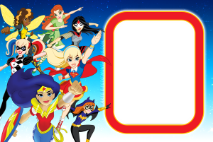 Moldura Personagens - Super Hero Girls Grupo DC Super Hero Girls (Mulher Maravilha, Supergirl, Batgirl, etc.) voando, moldura retangular vertical amarela borda vermelha, fundo espaço.