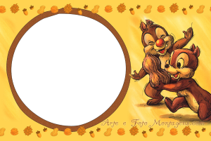 Moldura Personagens - Tico E Teco Tico e Teco brigando noz, moldura circular marrom borda preta, fundo amarelo nozes.