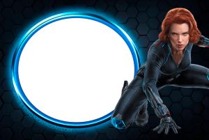 Moldura Personagens - Vingadores Viuva Negra Black Widow Viúva Negra Scarlett Johansson, pose ação, moldura circular branca borda azul brilhante, fundo preto hexágonos.